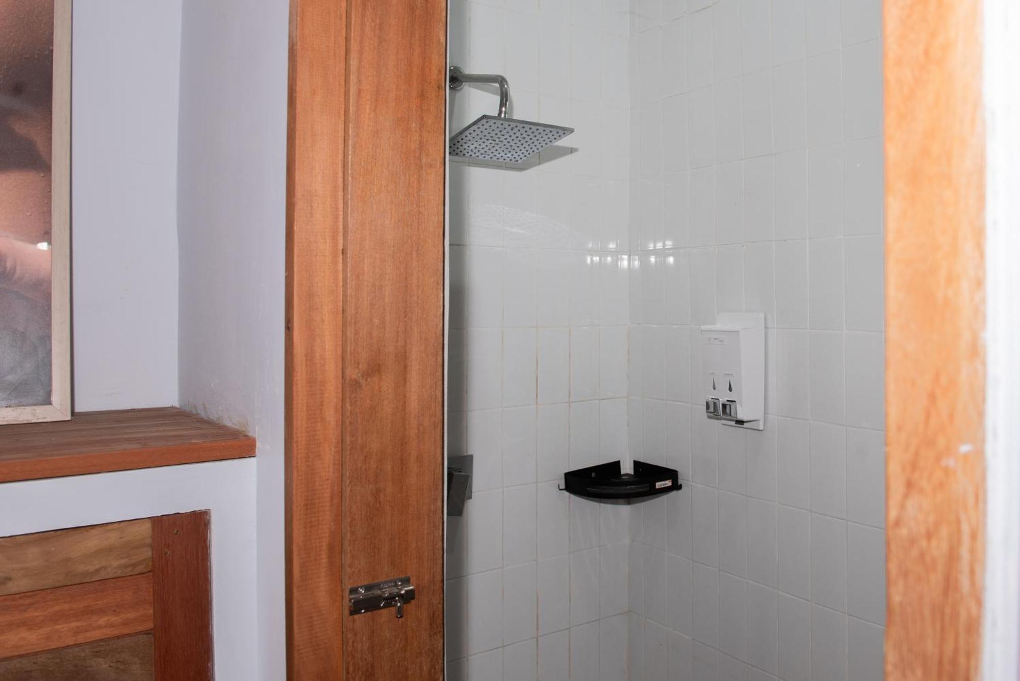 Gatsby Hotel Hostel Улувату Екстер'єр фото