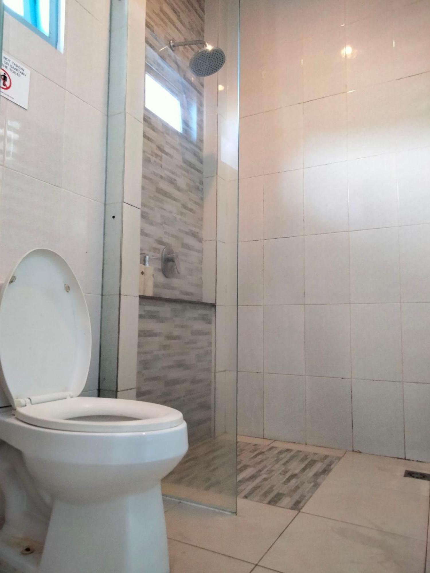 Gatsby Hotel Hostel Улувату Екстер'єр фото